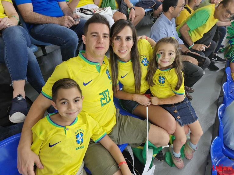 巴西一家四口为看世界杯请假半个月，吃住在邮轮