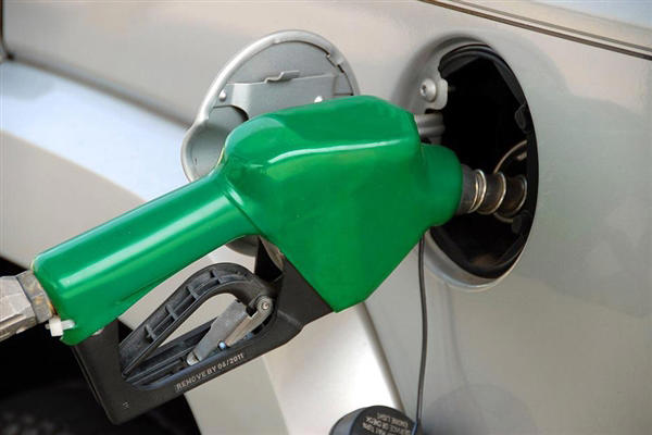 新能源汽车产销呈快速增长，成品油市场目前零售价上调