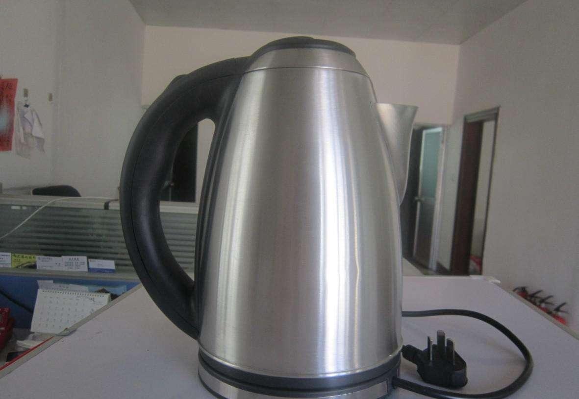 喝“电热水壶”烧的水，不仅损害神经还致癌？